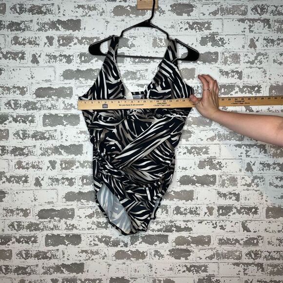 Miracle suit | women one piece black patterned swimsuit - Picture 11 of 11